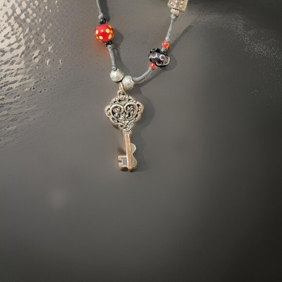 1960s Vintage Toggle Clasp Bohemian Era Glass Bead Handcrafted Necklace With Key - Picture 4 of 6